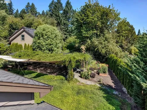 1425 SW Medwyn Terrace Portland OR 97219