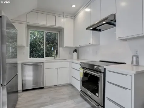 1425 SW Medwyn Terrace Portland OR 97219