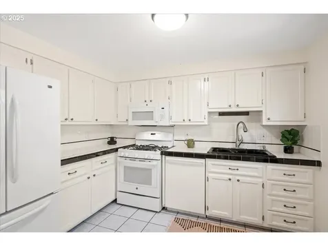 4833 SW Palatine Street Portland OR 97219