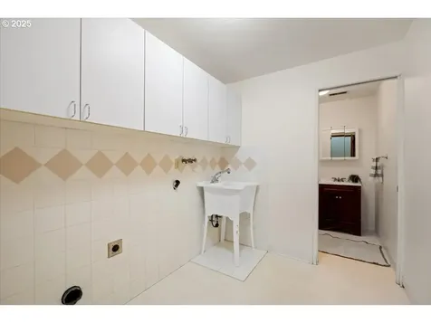4833 SW Palatine Street Portland OR 97219