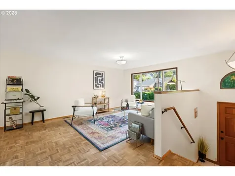 4833 SW Palatine Street Portland OR 97219