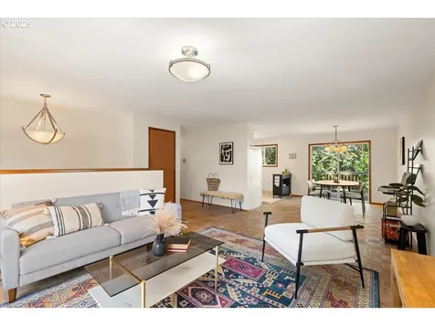 4833 SW Palatine Street Portland OR 97219