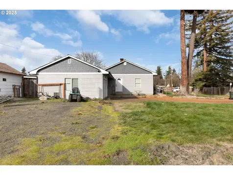 452 W Alpha Street Roseburg OR 97471