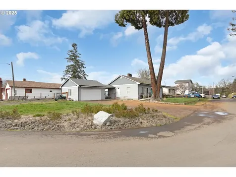 452 W Alpha Street Roseburg OR 97471