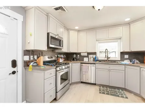 452 W Alpha Street Roseburg OR 97471