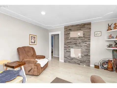 452 W Alpha Street Roseburg OR 97471