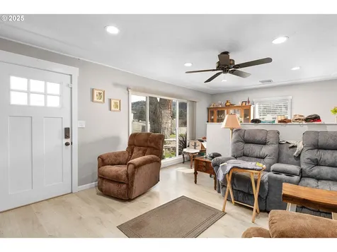 452 W Alpha Street Roseburg OR 97471