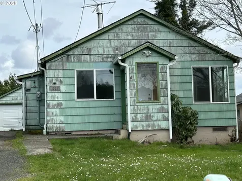 1221 S 8th Court Coos Bay OR 97420