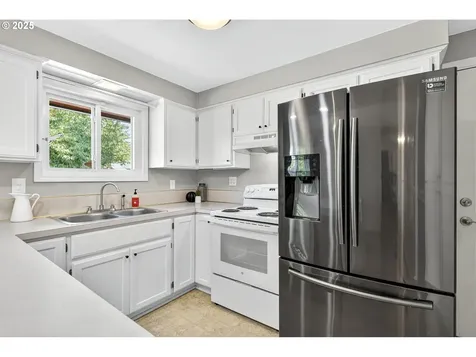 15725 SE Madison Court Portland OR 97233