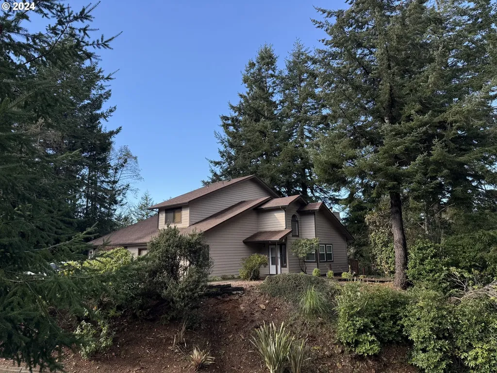 1735 Arch Lane Brookings OR 97415