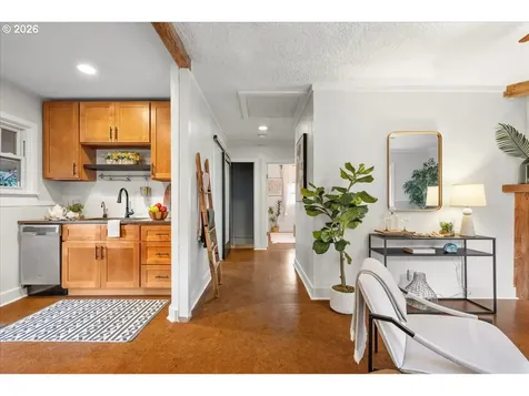 6208 NE 33rd Avenue Portland OR 97211
