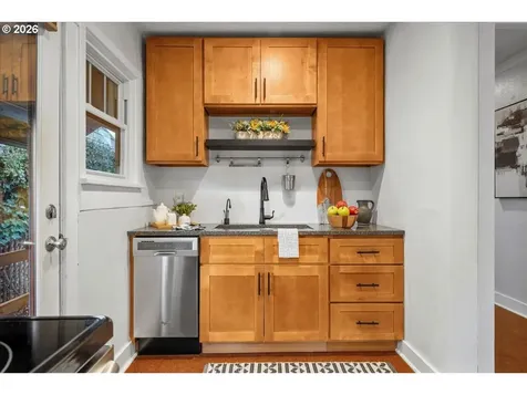 6208 NE 33rd Avenue Portland OR 97211