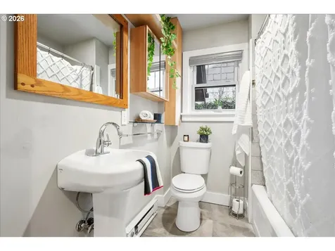 6208 NE 33rd Avenue Portland OR 97211