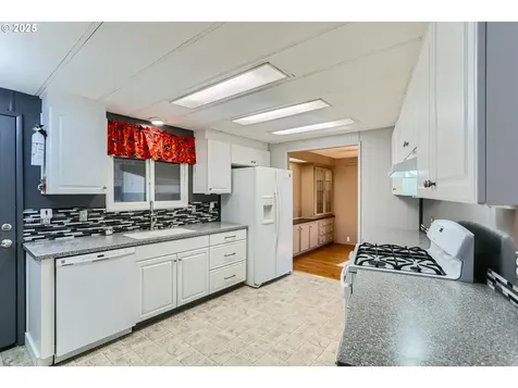 17015 SW Eldorado Drive Portland OR 97224