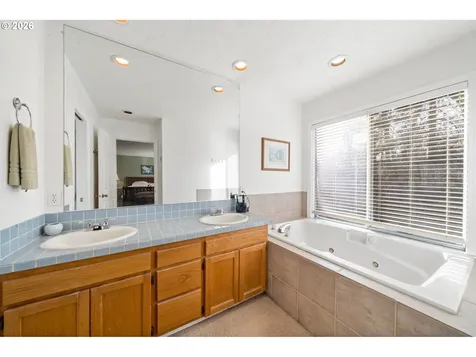 5300 Coventry Court Lake Oswego OR 97035