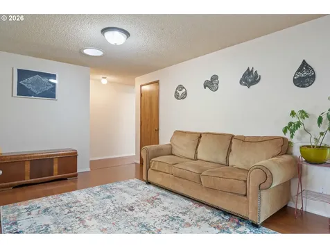 6952 C Street Springfield OR 97478