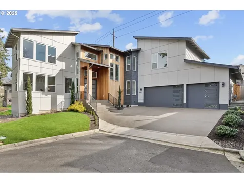 8166 SW 66th Place Portland OR 97223