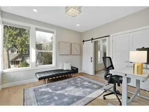 8166 SW 66th Place Portland OR 97223