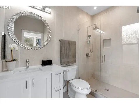 8166 SW 66th Place Portland OR 97223