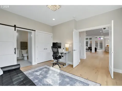 8166 SW 66th Place Portland OR 97223