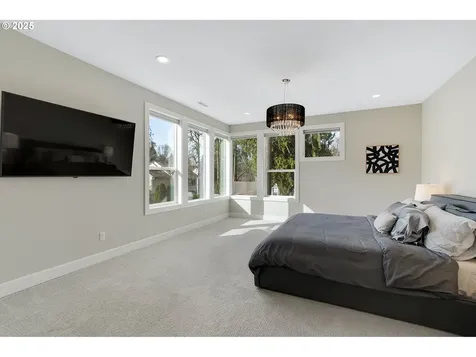 8166 SW 66th Place Portland OR 97223