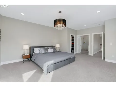 8166 SW 66th Place Portland OR 97223