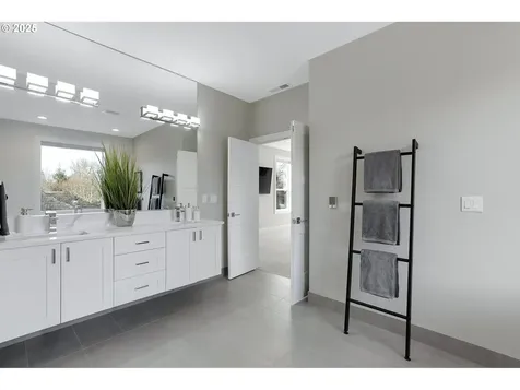 8166 SW 66th Place Portland OR 97223