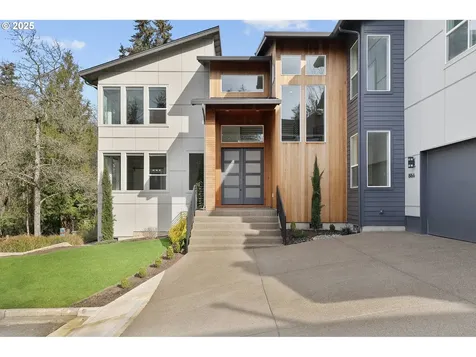 8166 SW 66th Place Portland OR 97223