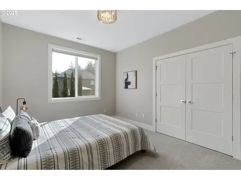 8166 SW 66th Place Portland OR 97223