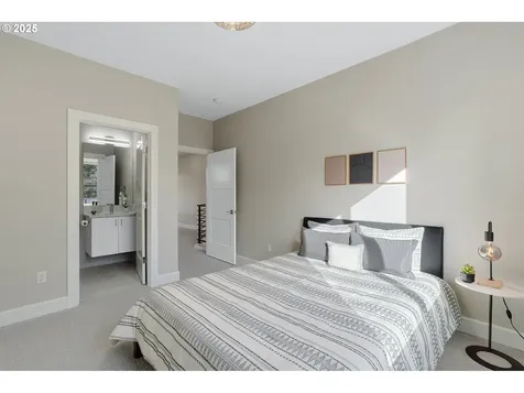 8166 SW 66th Place Portland OR 97223