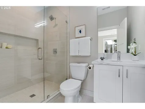 8166 SW 66th Place Portland OR 97223