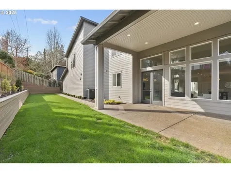 8166 SW 66th Place Portland OR 97223