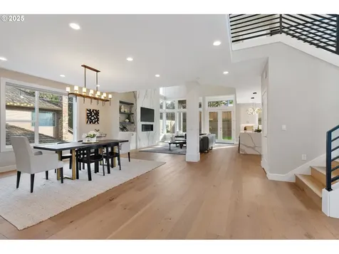 8166 SW 66th Place Portland OR 97223