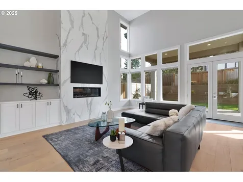 8166 SW 66th Place Portland OR 97223