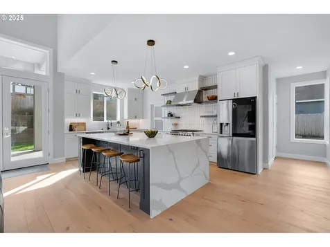 8166 SW 66th Place Portland OR 97223