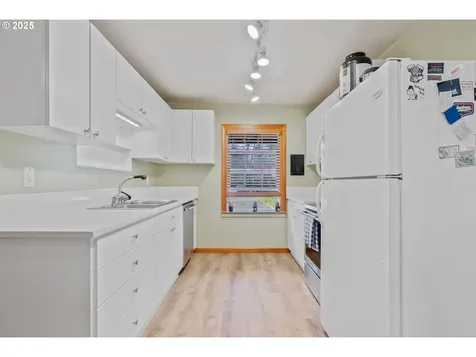 7511 SE Crystal Springs Boulevard Portland OR 97206