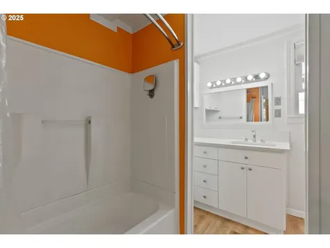 7511 SE Crystal Springs Boulevard Portland OR 97206