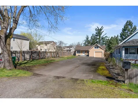 7511 SE Crystal Springs Boulevard Portland OR 97206