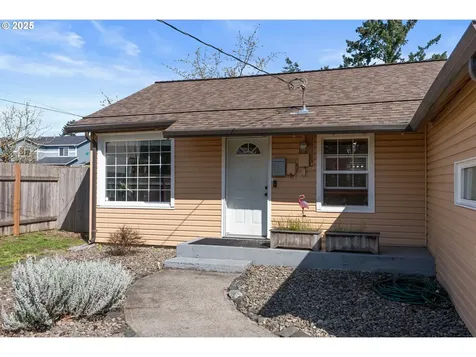 7511 SE Crystal Springs Boulevard Portland OR 97206