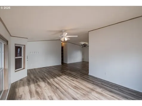 835 SE 1st Avenue Canby OR 97013
