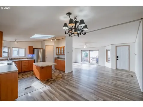 835 SE 1st Avenue Canby OR 97013