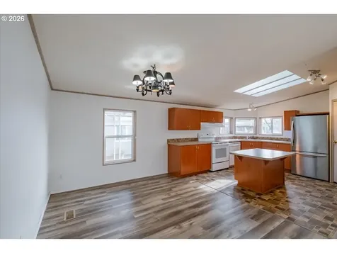 835 SE 1st Avenue Canby OR 97013