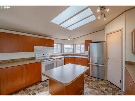 835 SE 1st Avenue Canby OR 97013