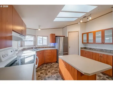 835 SE 1st Avenue Canby OR 97013