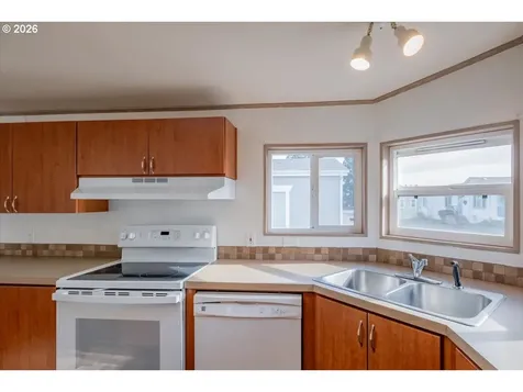 835 SE 1st Avenue Canby OR 97013