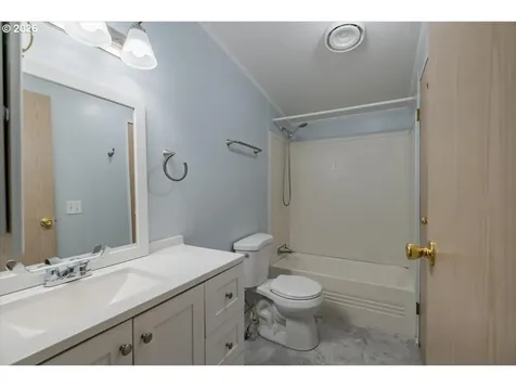 835 SE 1st Avenue Canby OR 97013
