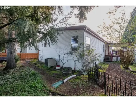 835 SE 1st Avenue Canby OR 97013