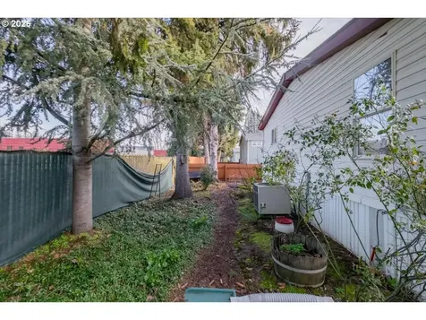 835 SE 1st Avenue Canby OR 97013