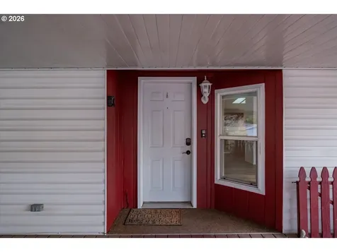 835 SE 1st Avenue Canby OR 97013