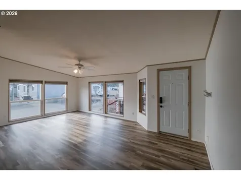835 SE 1st Avenue Canby OR 97013